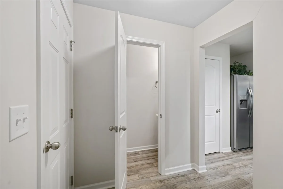 4225 Meadowview Lane listing photo 31