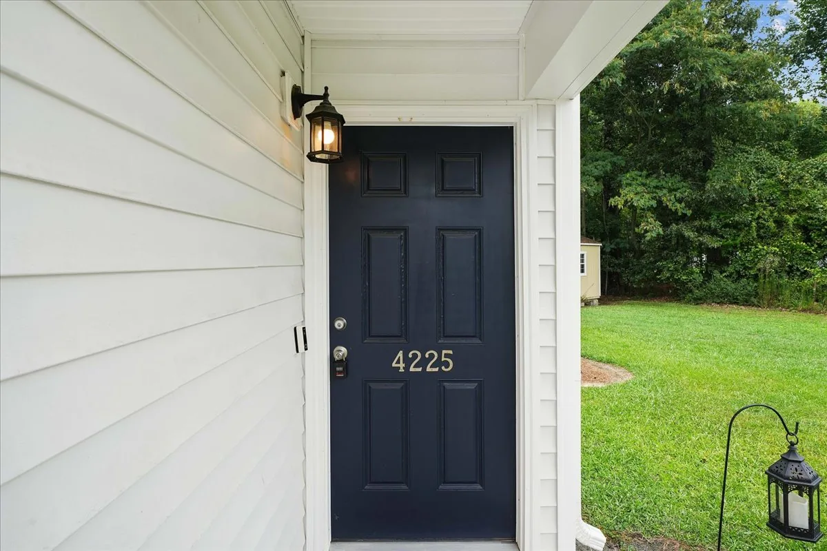 4225 Meadowview Lane listing photo 12