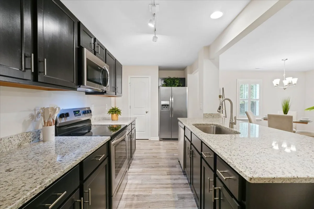 4225 Meadowview Lane listing photo 27
